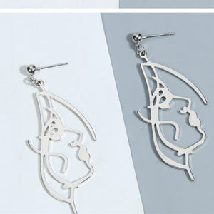 art touching face earrings